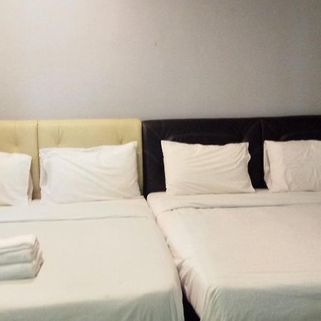 D Lima Beach Inn Pantai Cenang  Exterior photo