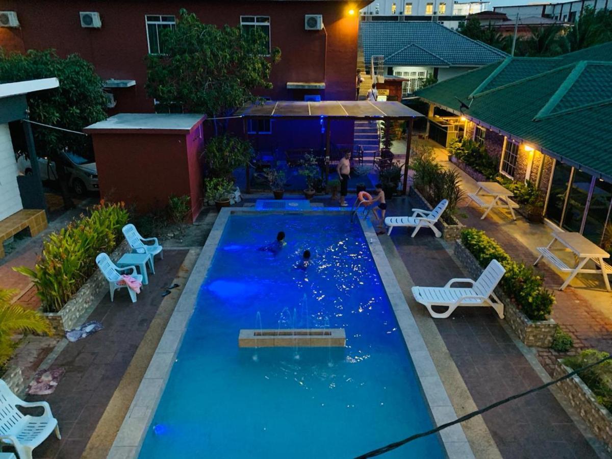 D Lima Beach Inn Pantai Cenang  Exterior photo